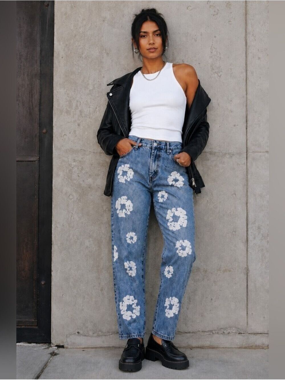 BLACK ICON WHITE PEONE FLORAL WOMEN'S JEANS HIGH RISE STRAIGHT LEG SIZE 34 NWOT